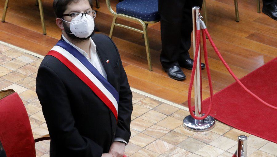 Presidente Gabriel Boric entrega mensaje a chilenos en el exterior: "Muchas gracias por estar donde están y por seguir llevando en alto nuestra bandera"