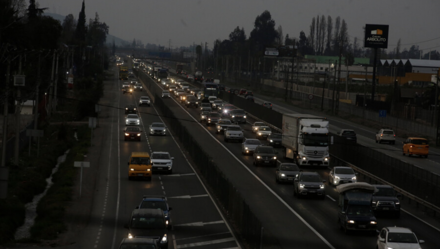 Hombre murió atropellado en la autopista tras lanzarse contra vehículos