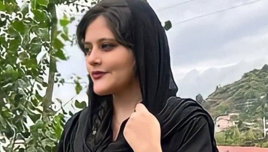 Nuevos detalles de la muerte de joven iraní a manos de la "policía de la moral" desatan una ola de protestas