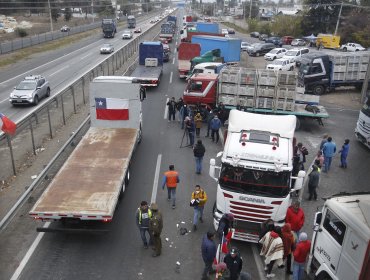 Gobierno desiste de querellas por Ley de Seguridad del Estado en contra de camioneros que bloquearon rutas en abril