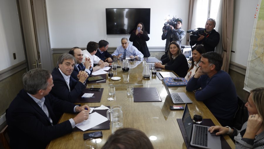 Chile Vamos propone que un comité de expertos redacte los principios para una nueva Constitución
