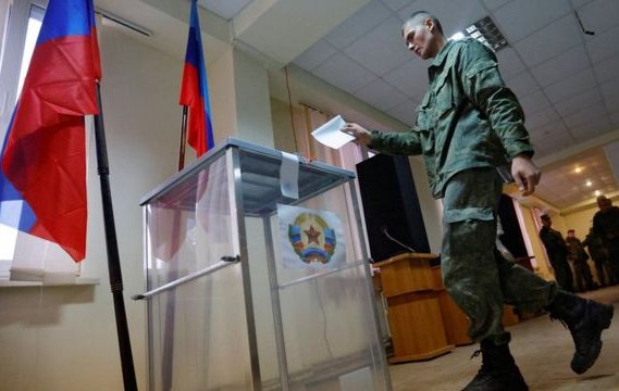 Comienzan los criticados referendos en los territorios ucranianos ocupados en los que se vota la anexión a Rusia