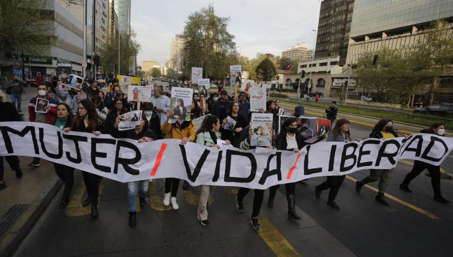 Feministas se manifestaron en Santiago en apoyo a mujeres de Irán tras asesinato de Mahsa Amini