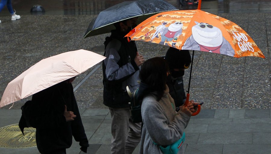 Pronóstico para el fin de semana: Lluvias y hasta tormentas eléctricas se esperan en sectores cordilleranos y en Santiago