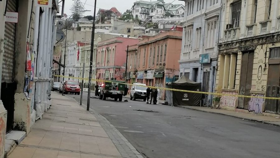 Valparaíso vive noche al estilo del viejo oeste: Un hombre muerto con 12 balazos y otro herido grave con 17 impactos con solo horas de diferencia