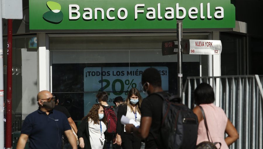 Sernac oficia a Banco Falabella tras problemas en sitio web y en la aplicación móvil
