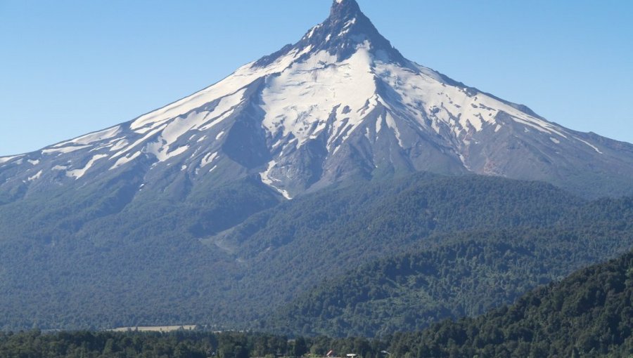 Confirman contacto radial con uno de los tres militares extraviados en el volcán Puntiagudo de Puerto Octay