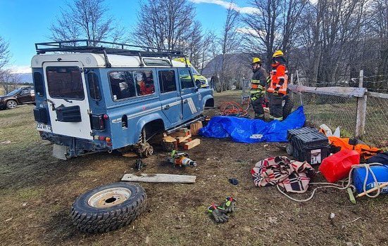 Hombre murió tras quedar atrapado mientras arreglaba su vehículo en Coyhaique: fue encontrado dos días después