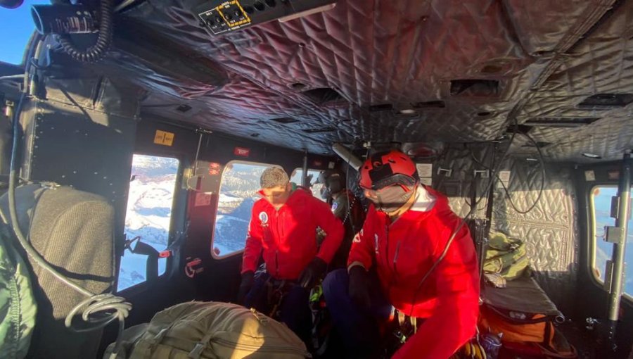 Rescatan con vida a uno de los tres soldados que se extraviaron el domingo en el volcán Puntiagudo de Puerto Octay