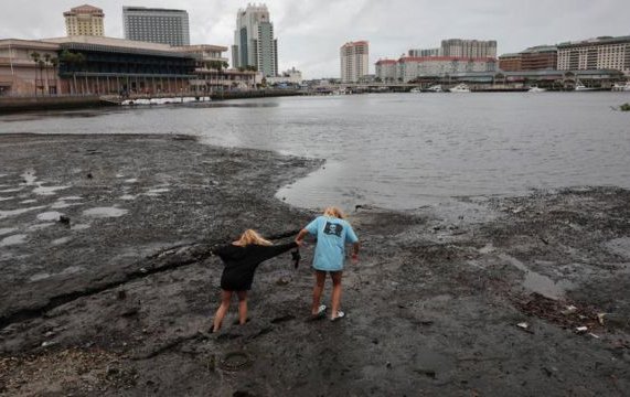 Por qué se retiró el agua del océano de la bahía de Tampa antes de la llegada del poderoso huracán Ian