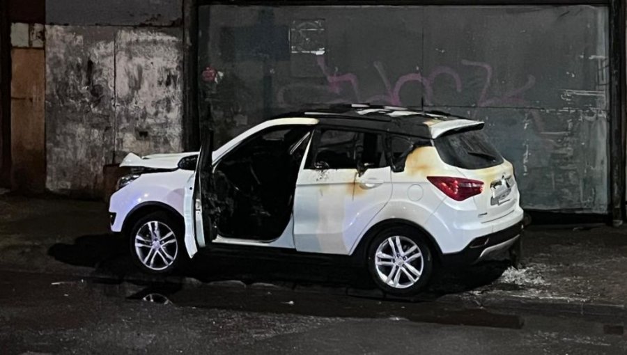 Hallan cuerpo calcinado al interior de un automóvil en San Joaquín: también se encontró líquido acelerante