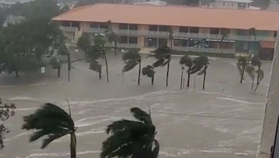 Ian provoca inundaciones "catastróficas" en la costa oeste Florida tras tocar tierra como un huracán de categoría 4