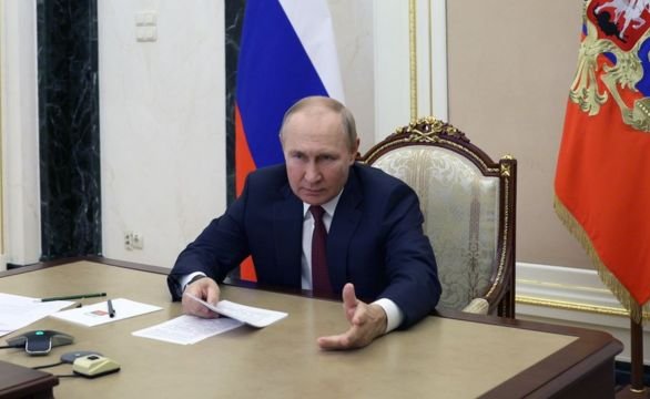 Putin firma decretos en los que reconoce la independencia de dos regiones ucranianas horas antes de la ceremonia de anexión a Rusia de cuatro territorios