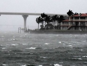 Huracán Ian provoca inundaciones "catastróficas" en la costa oeste de Florida y deja a más de 2 millones de hogares sin electricidad