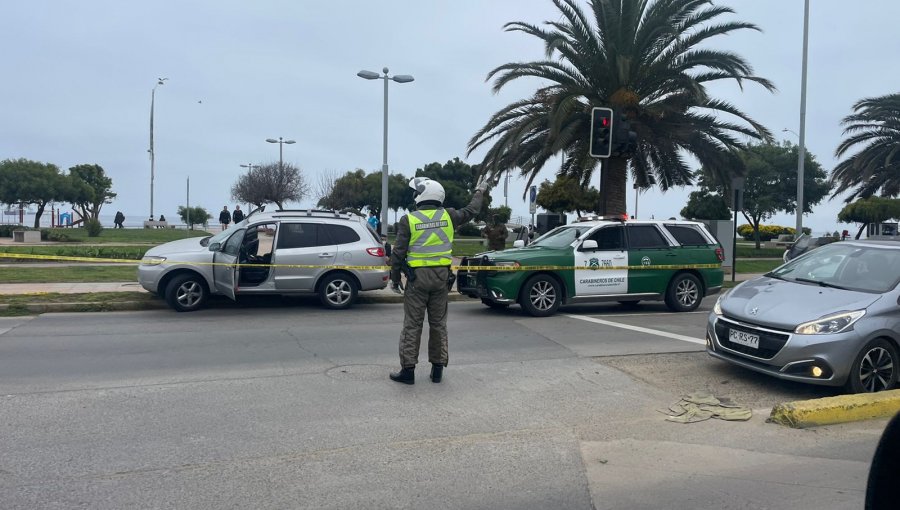 Encerrona en Reñaca termina con dos hombres armados detenidos mientras huían a pie a la playa en Viña del Mar