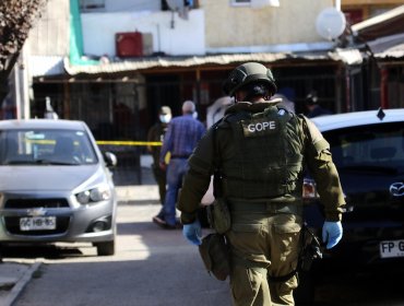 Masivo operativo del GOPE en Valparaíso tras llamado por caso de violencia intrafamiliar: hombre fue detenido e incautan arma