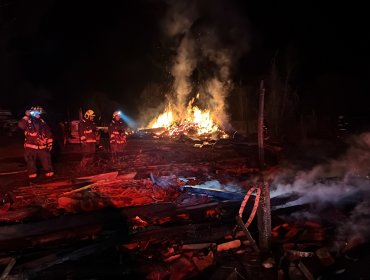 Nuevo ataque incendiario en Mulchén: cuatro vehículos terminaron destruidos