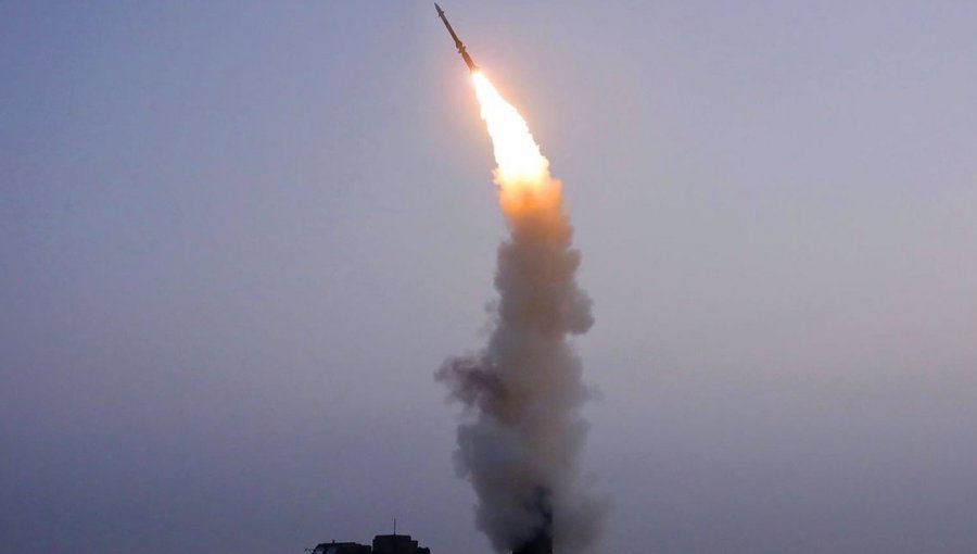 Japón llamó a los habitantes a resguardarse tras lanzamiento de misil desde Corea del Norte