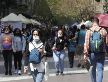 Encuesta de la UDD y Panel Ciudadano arroja que un 60% seguirá usando mascarilla en espacios y actividades de riesgo