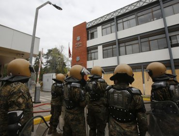 INBA asegura que dos estudiantes resultaron heridos tras el impacto de piedras “lanzadas desde dependecias militares”