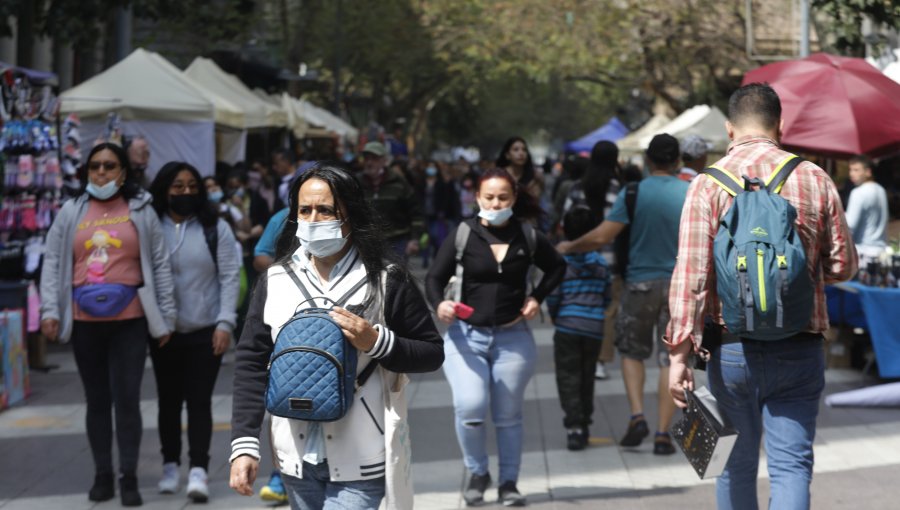 Encuesta de la UDD y Panel Ciudadano arroja que un 60% seguirá usando mascarilla en espacios y actividades de riesgo