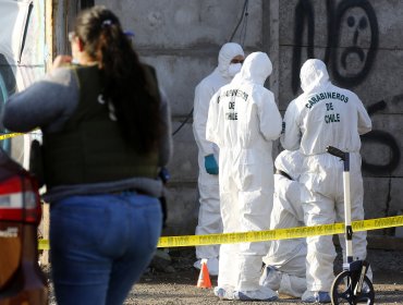 Baleo contra vivienda de Conchalí deja a una mujer fallecida y a dos hombres en riesgo vital: familiares quemaron casa de presuntos autores