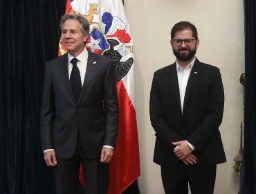 Secretario de Estado de EE.UU. confía en "incrementar inversiones con Chile" tras reunirse con el presidente Boric