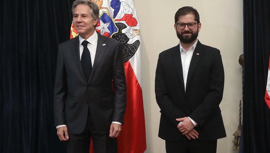Secretario de Estado de EE.UU. confía en "incrementar inversiones con Chile" tras reunirse con el presidente Boric
