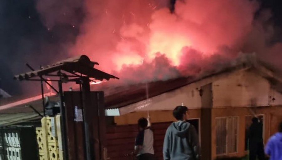 Incendio consume completamente una vivienda en sector El Belloto de Quilpué