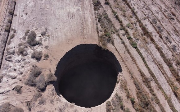 Superintendencia del Medio Ambiente formula cuatro cargos contra Minera Ojos del Salado por socavón en Tierra Amarilla