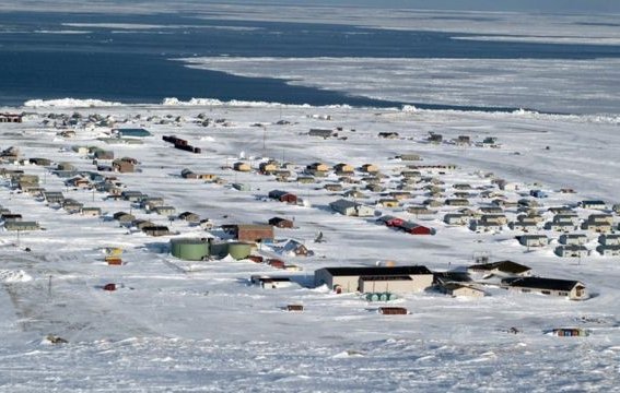 Dos rusos llegaron en un barco a Alaska escapando del reclutamiento militar ordenado por Putin