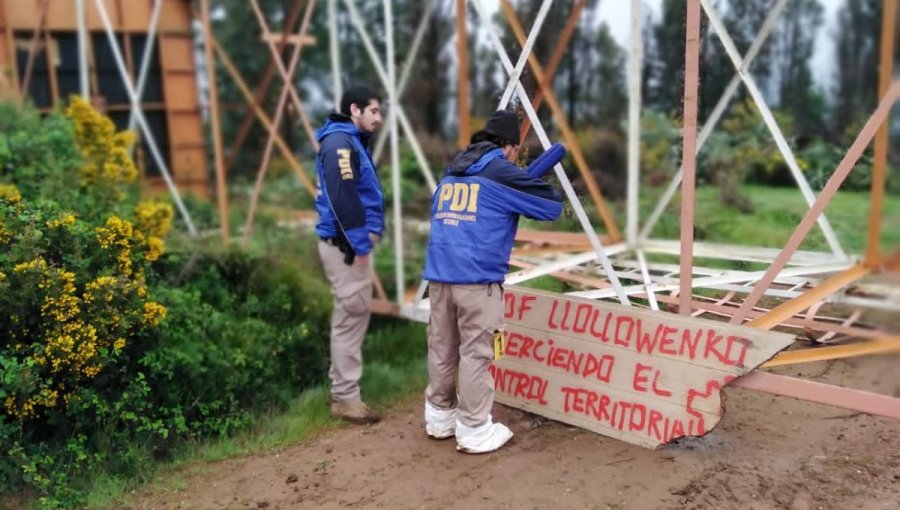 Delincuentes cortan pilares mecánicos y derriban torre de vigilancia forestal al interior de fundo en Traiguén