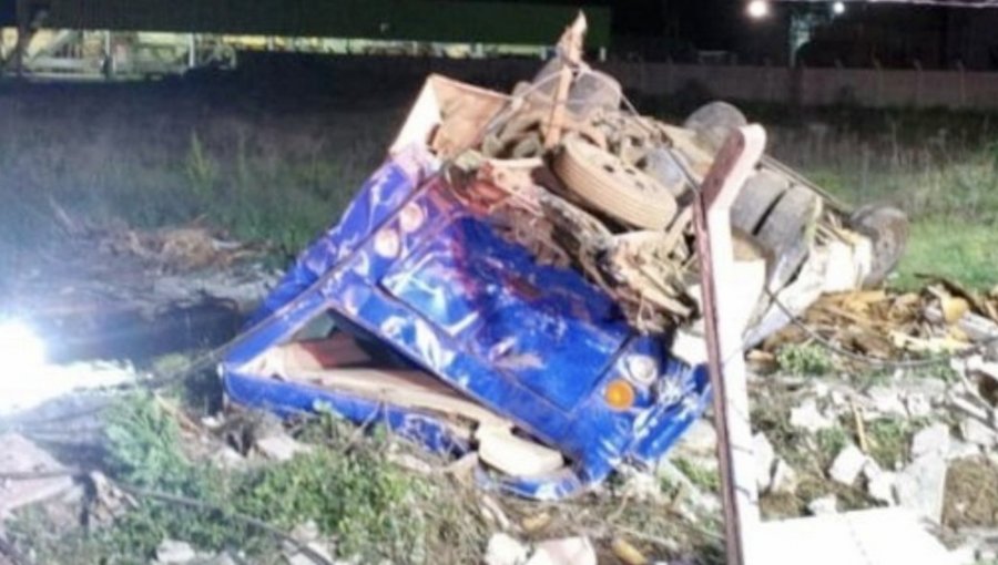 Choque entre un minibús y un camión en ruta 5 Sur de Talca dejó un muerto y cuatro personas con riesgo vital