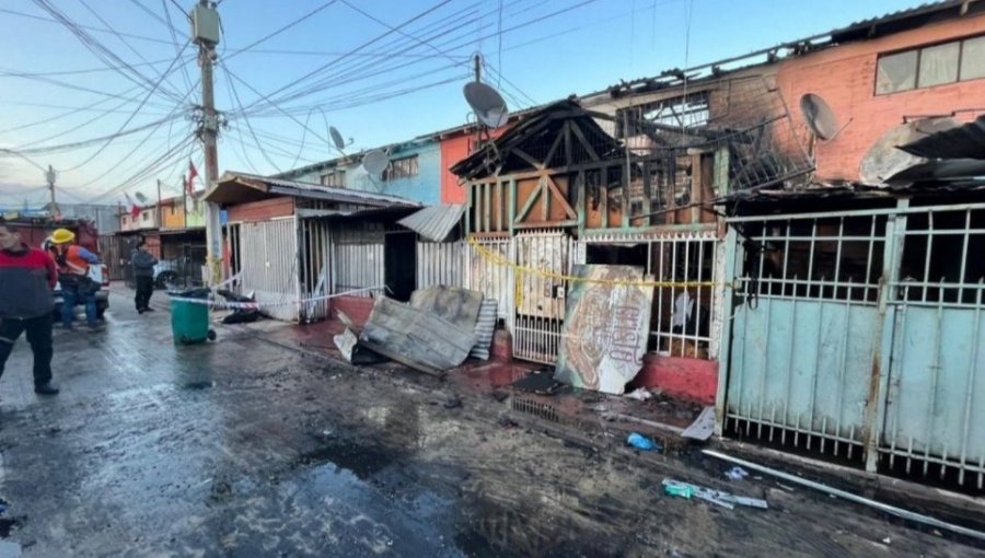 Hallan muerta a una mujer en proceso de remoción de escombros tras incendio en La Pintana: se investiga a su ex pareja