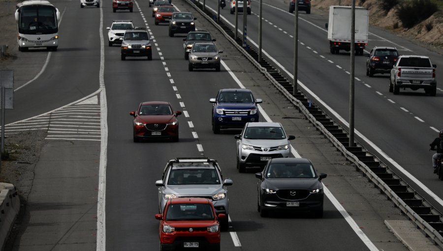 Más de 51 mil vehículos han salido de la región Metropolitana po el fin de semana largo