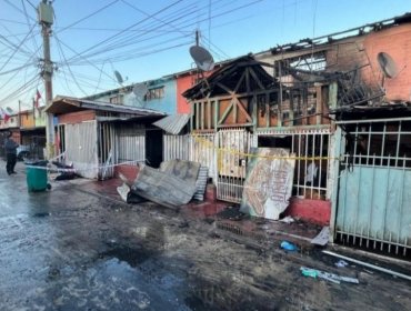 Hallan muerta a una mujer en proceso de remoción de escombros tras incendio en La Pintana: se investiga a su ex pareja