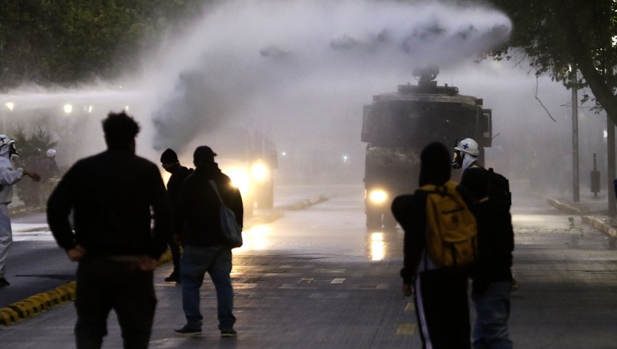 Cortes de tránsito y cierre de estaciones de Metro generaron manifestaciones en inmediaciones de plaza Baquedano