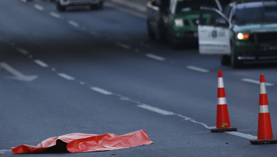 Fatal accidente en Vespucio Norte: Se quedaron sin bencina, bajaron a empujar y otro auto los mató