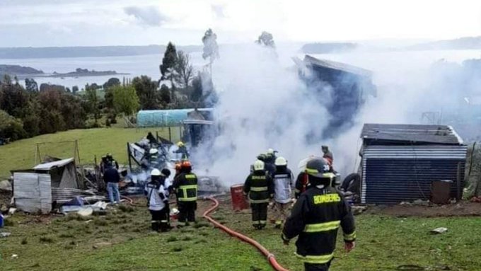 Trágico incendio acaba con la vida de dos hermanas de 11 y 21 años en la Región de Los Lagos