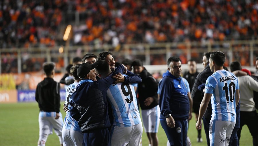 Magallanes le pasó por encima a Melipilla y acaricia el anhelado ascenso