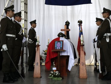 Carabineros da ascenso póstumo y nombra a tenencia de Las Cruces como "suboficial mayor Carlos Retamal"