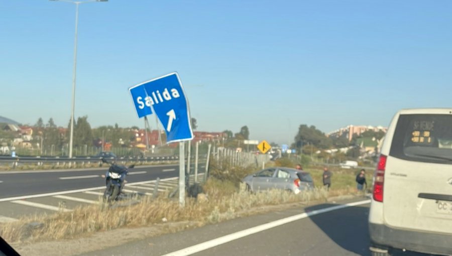 Cuatro lesionados deja accidente de tránsito que involucró a cuatro automóviles en la autopista Troncal Sur de Quilpué