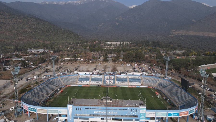 Dos trabajadores sufrieron accidente durante obras de desmantelamiento de tribuna del estadio San Carlos de Apoquindo