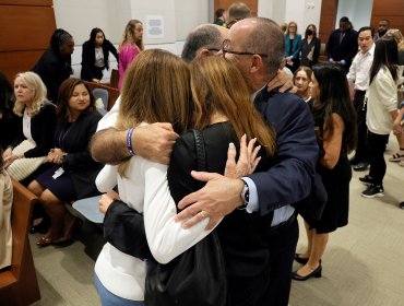 "El jurado nos falló": La decepción de los familiares ante veredicto de cadena perpetua al atacante del tiroteo de Parkland