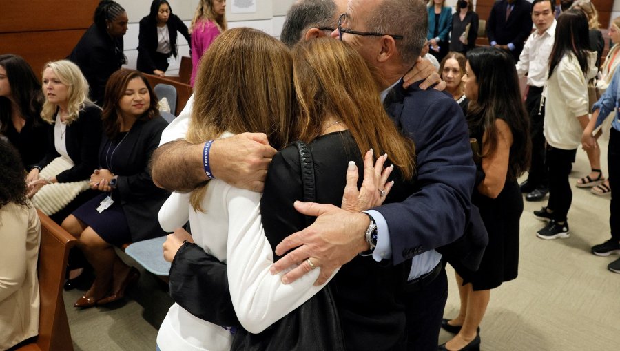 "El jurado nos falló": La decepción de los familiares ante veredicto de cadena perpetua al atacante del tiroteo de Parkland