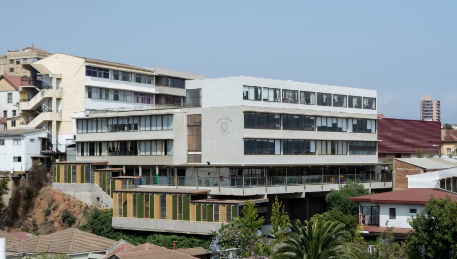 Terror en el colegio Saint Paul de Viña del Mar: Alumna extrajo revólver de su madre y disparó en el baño de mujeres de enseñanza media