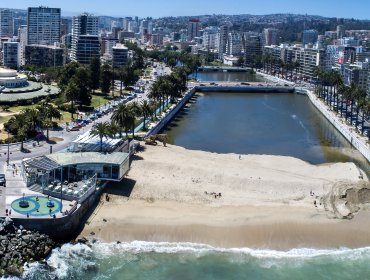 Seremi de Salud detecta contaminación con aguas servidas tras rotura en matriz de Esval y ordena cerrar playa Casino de Viña del Mar