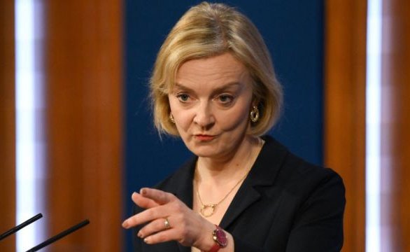 Liz Truss le pide la renuncia a ministro de Hacienda del Reino Unido y aumentará el impuesto a las empresas de 19% a 25%