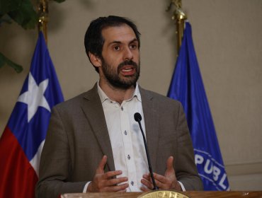 "Pacos criminales y asesinos": Viralizan tuits que redactó el ministro Grau en contra de Carabineros