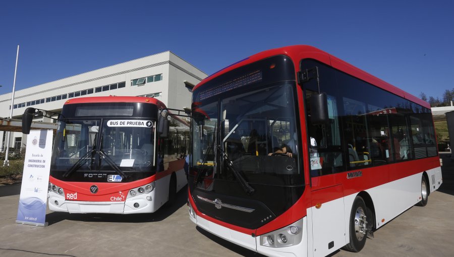 Presentan buses eléctricos con sensores para detectar a peatones y ciclistas